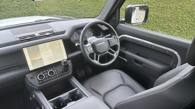Land Rover Defender 3.0 D350 X-Dynamic HSE 90 3dr Auto Diesel Estate - Image 24